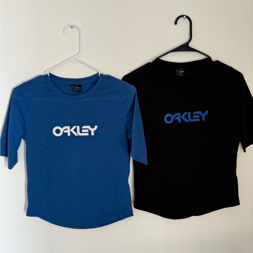 Oakley bundle of 2 women’s t-shirts size XS